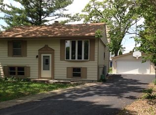 218 Lakewood Dr, Antioch, IL