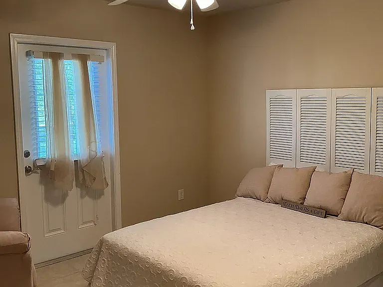 1722 Saint Charles Ave — Photo 2