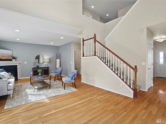 4th image of 9309 Lewis Dr NE