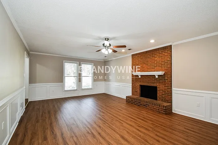 3 bed, 3.0 bath, 2500 sqft, $2,265 — Photo 3