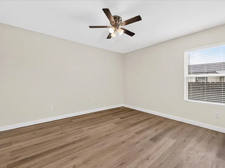 1154 Florida Ave — Photo 27