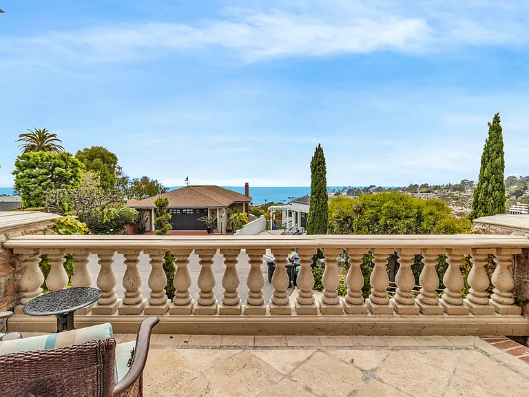 410 Blumont St — Photo 100