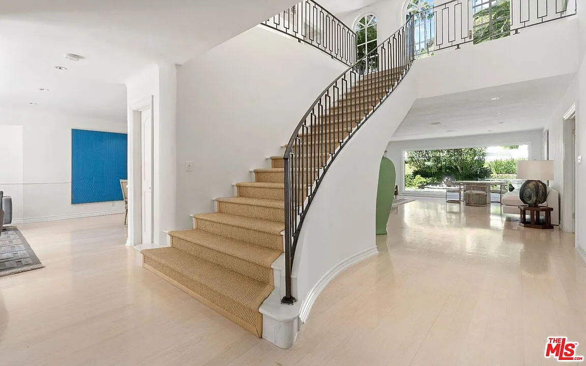 6 bed, 8.0 bath, 5247 sqft, $35,000 — Photo 4
