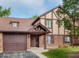 1752 Plymouth Ct APT B, Wheaton, IL 60189