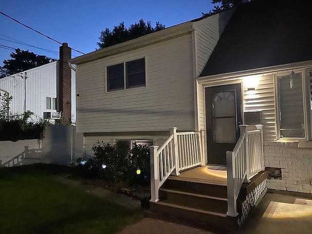 1st image of 204 Bayside Ave #B