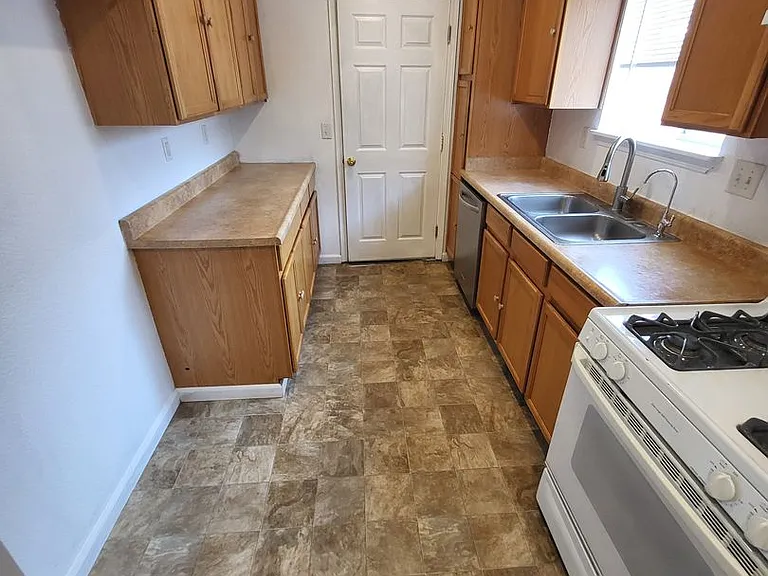 30 Duffy Ct — Photo 3