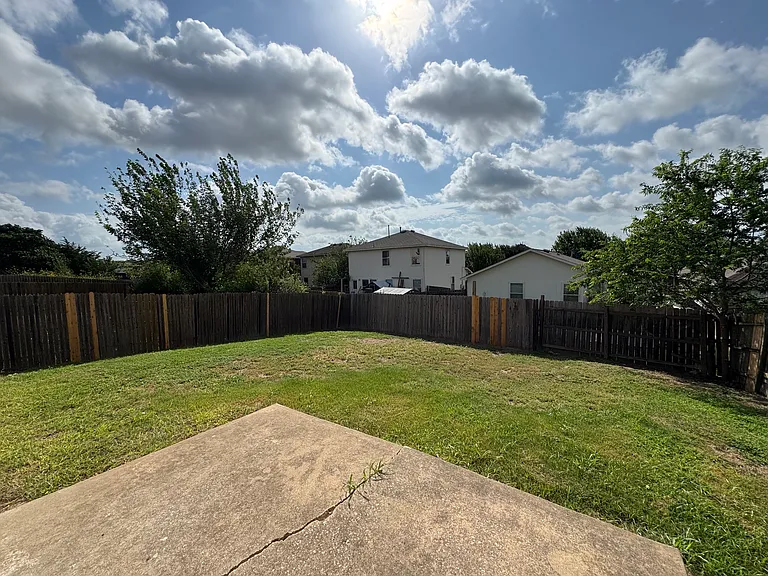 6733 Plains Crest Dr — Photo 16