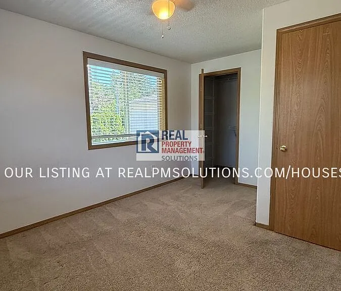 8514 N Syracuse St #1 — Photo 16