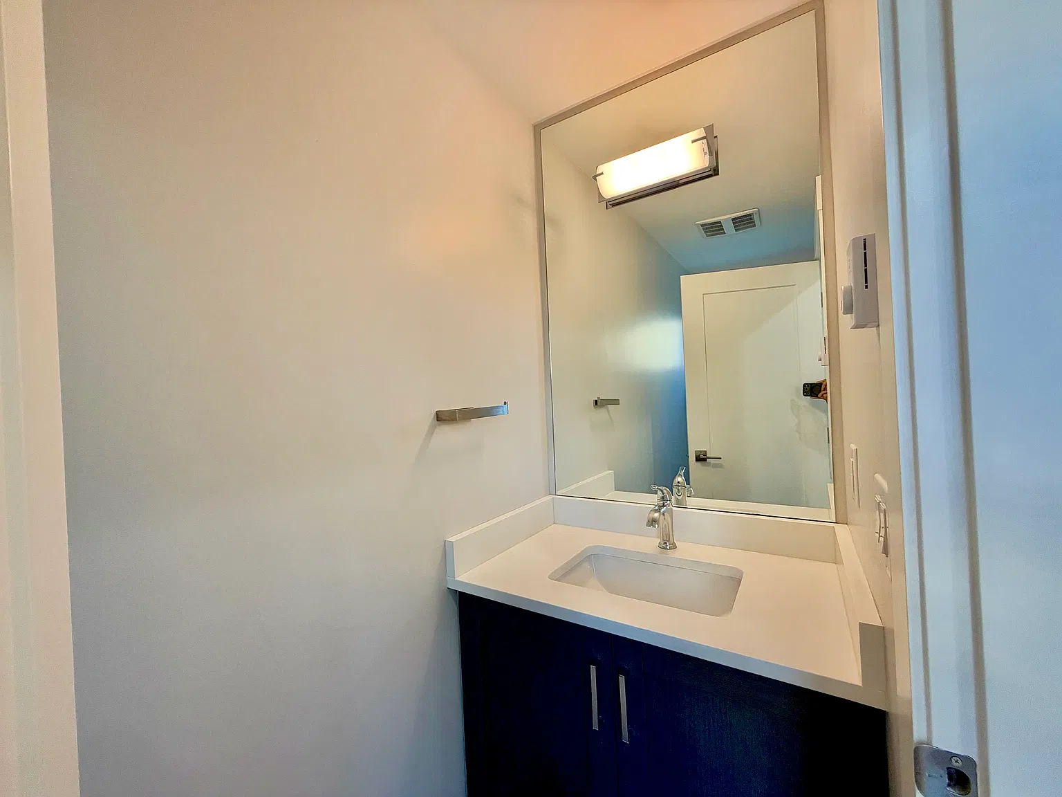 3 bed, 2.5 bath, 1586 sqft, $3,400 — Photo 3