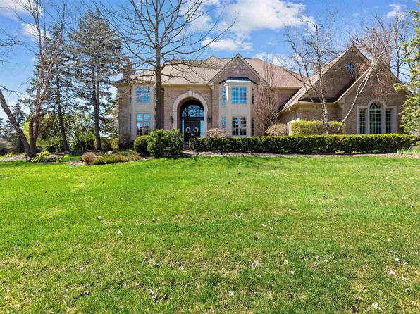 5714 Carrollton Ct, Rochester, MI 48306