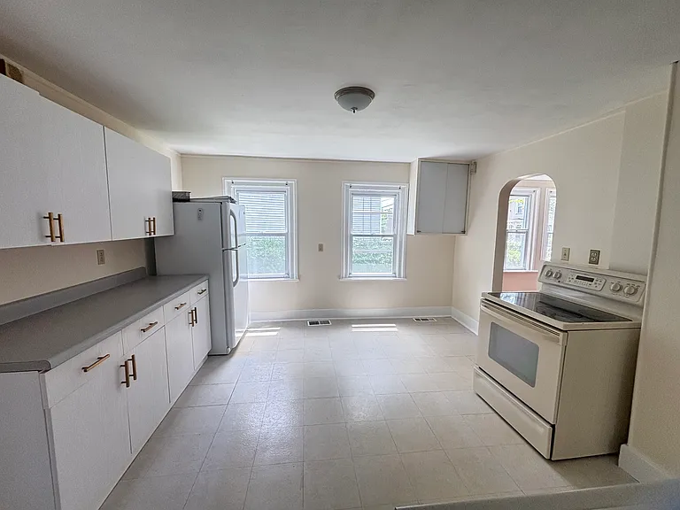29 Winchester Ave #1 — Photo 2