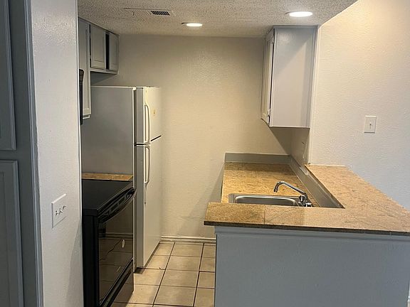 5th image of 9520 Royal Ln APT 115