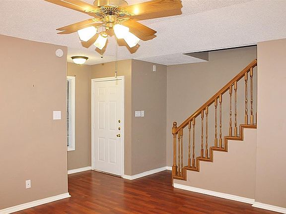 3rd image of 1131 Bent Oaks Dr