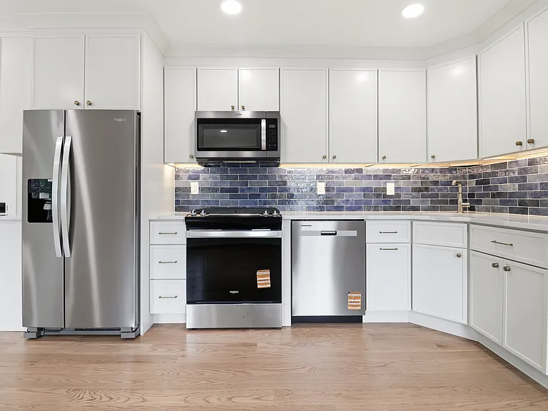 134 Snyder Ave #B — Photo 4