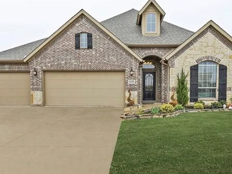 1120 Haskell Dr — Photo 1