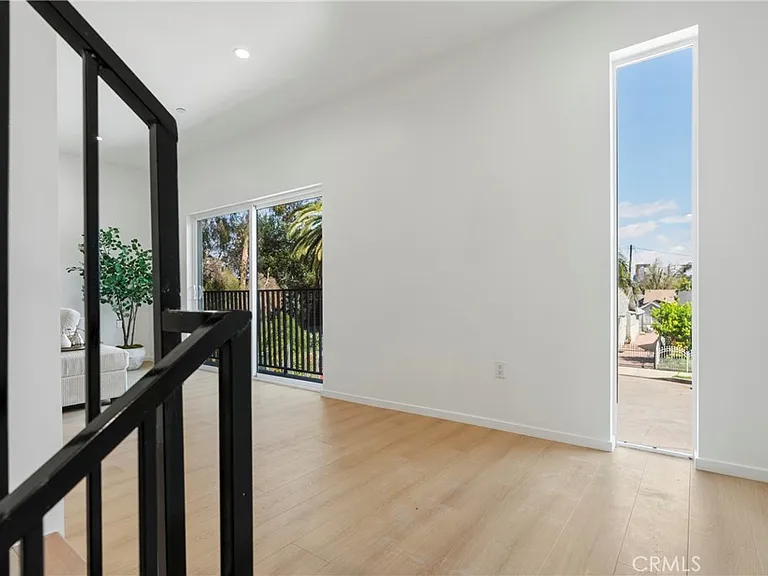 2517 Alsace Ave — Photo 6