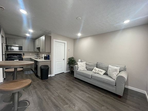 3rd image of 1335 W 69th St APT 2