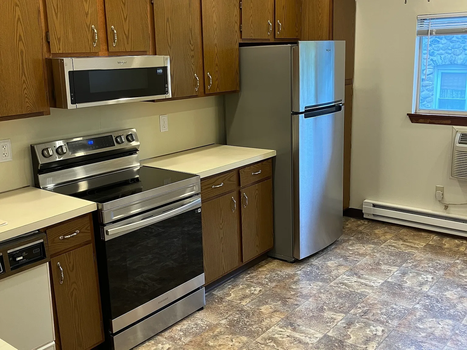 2 bed, 1.5 bath, 6128 sqft, $1,700 — Photo 4