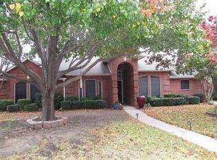 2832 Naples Dr, Hurst, TX 76054