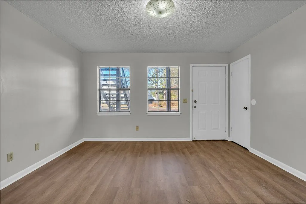 2 bed, 700 sqft, $795 — Photo 4