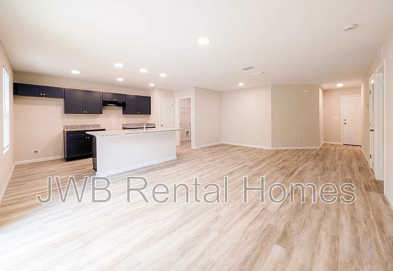 5447 Wabash Blvd — Photo 4