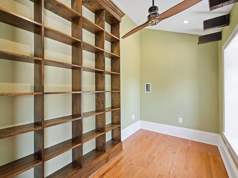 567 Dupont St — Photo 22