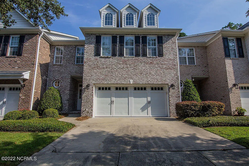 3 bed, 2.5 bath, $2,500 — Photo 1