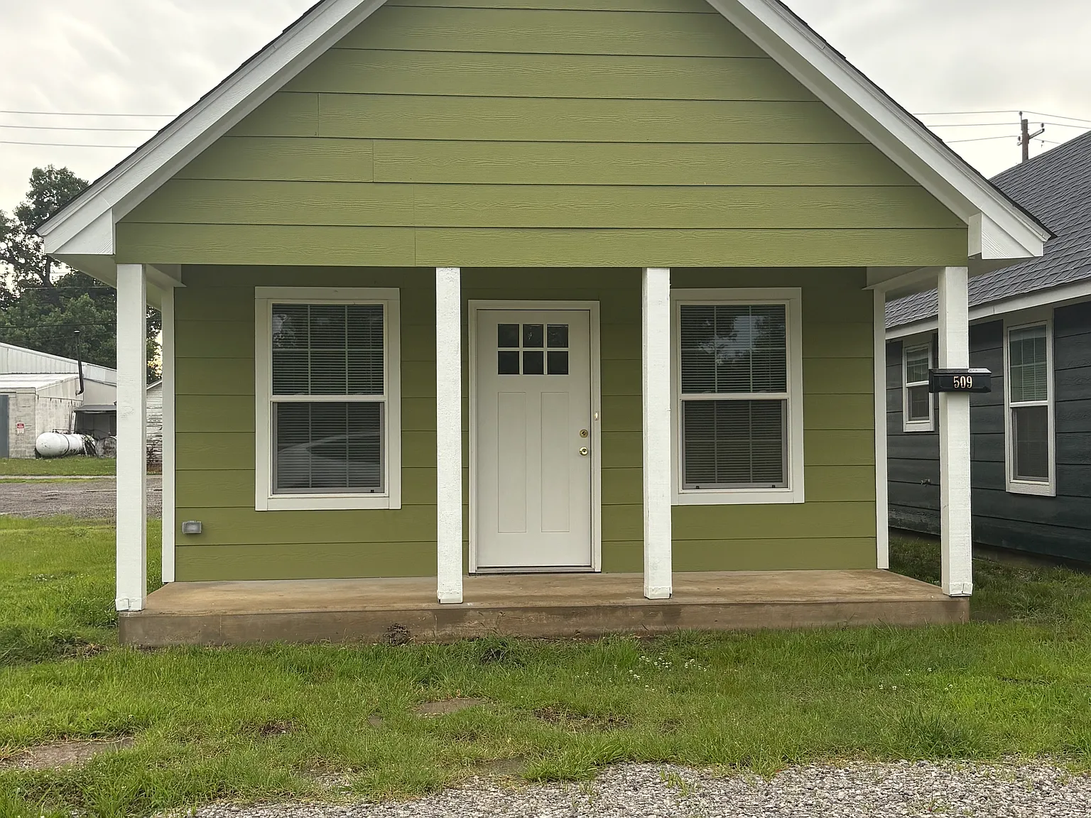 2 bed, 755 sqft, $1,000 — Photo 1