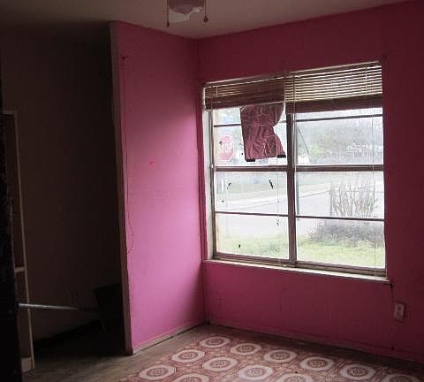 5th image of 903 Grosvenor St