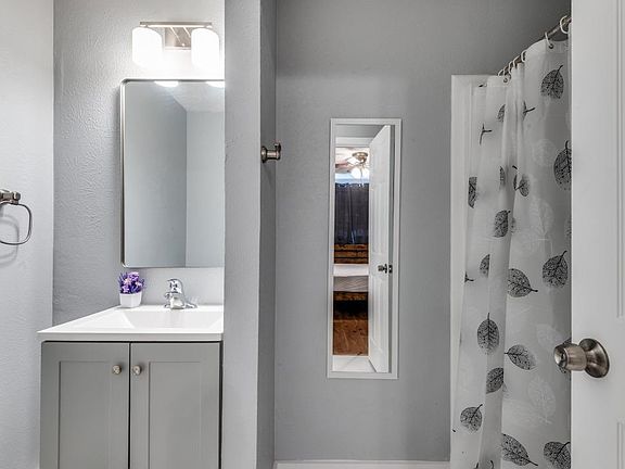 Private Bathroom for Room 10