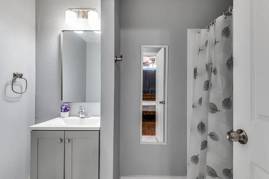 Private Bathroom for Room 10 - Channing Cir