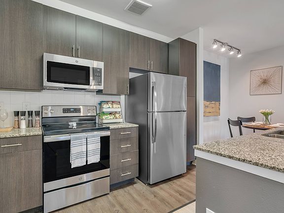 5th image of 1105 S Davis Rd #823