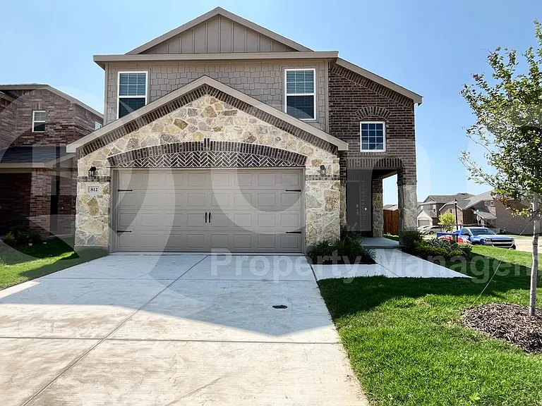 812 Poppy Cove Ln — Photo 1