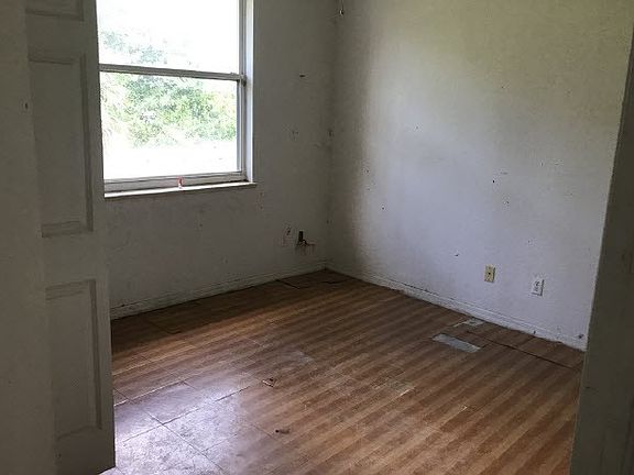 4th image of 2362 27th Ave NE