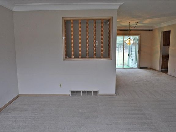 3rd image of 442 Hurst Dr