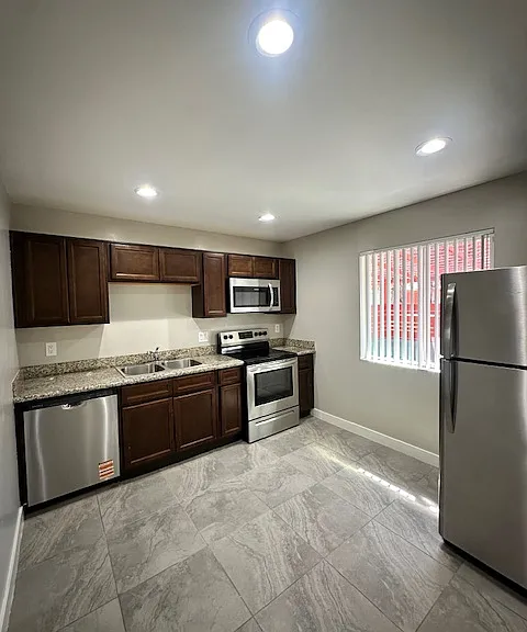 Patio 15 Apartment Homes — Photo 4
