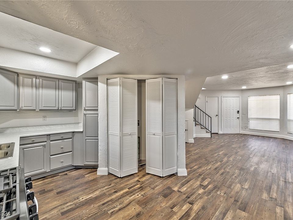 1st image of 523 Kristin Ln