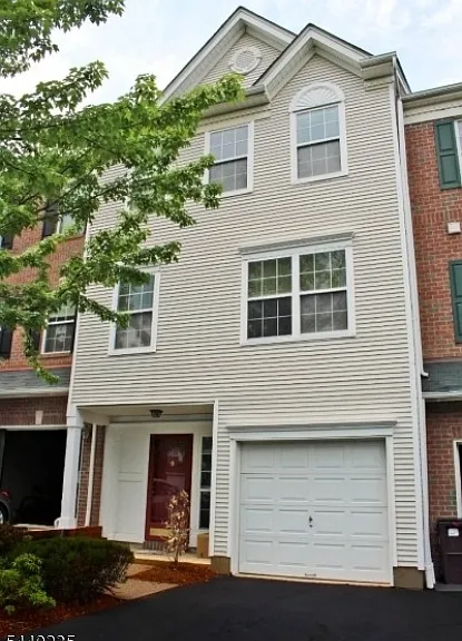 4 Prescott Ct — Photo 1