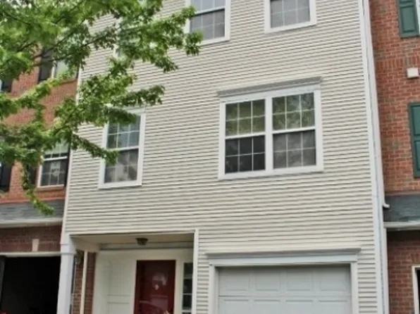 4 Prescott Ct, Basking Ridge, NJ 07920