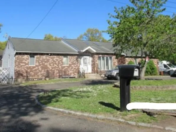 18 Scranton Ave, Pt Jefferson Station, NY 11776