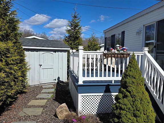 4th image of 10 Makepeace Dr