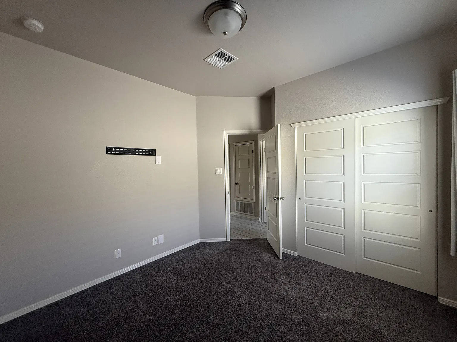 4817 Mark Avizo - 1 — Photo 2