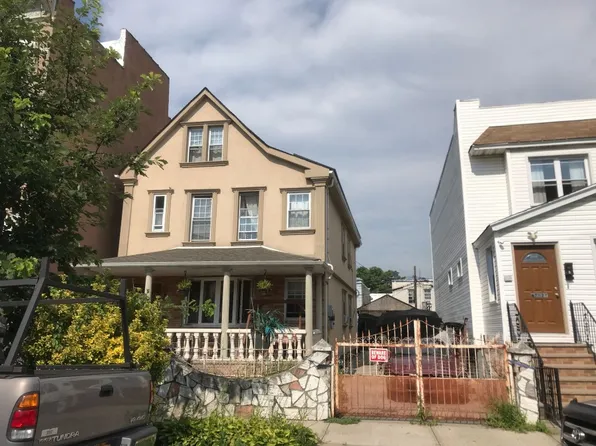 8725 124th St, Richmond Hill, NY 11418