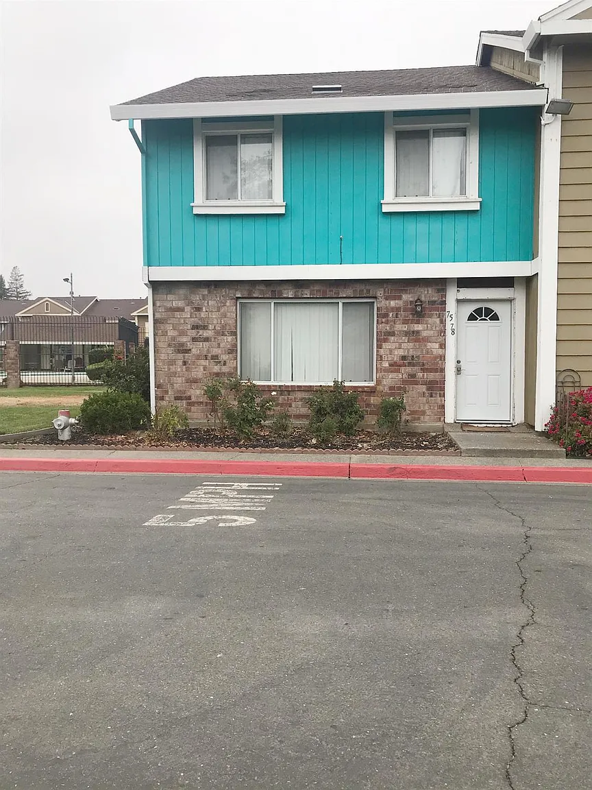 7578 Burgoyne Ln photo 1