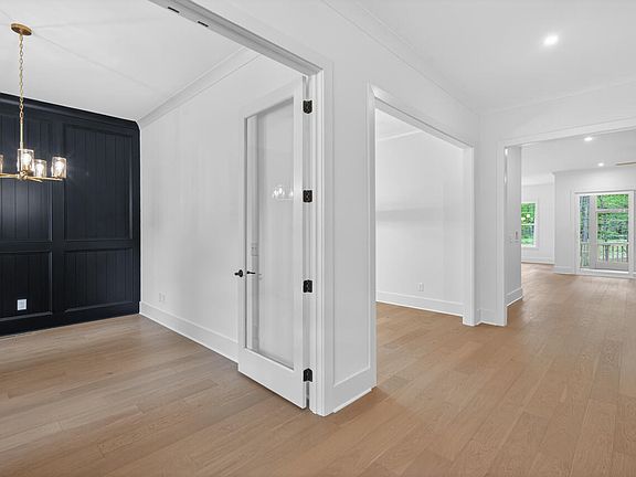 5th image of 2806 Pathway Dr