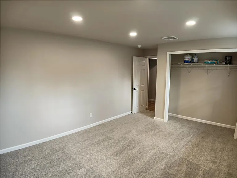 2834 Center St — Photo 9