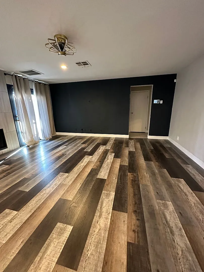 Must see 4 bedroom home in the Lakes! — Photo 4