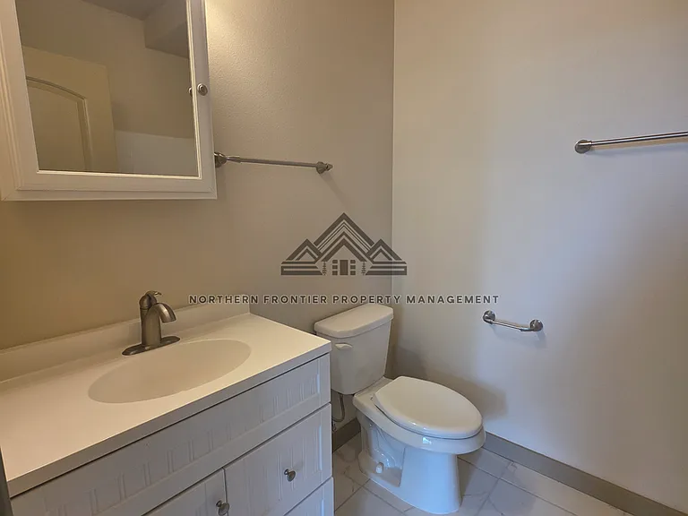 1410 S College Ave — Photo 11