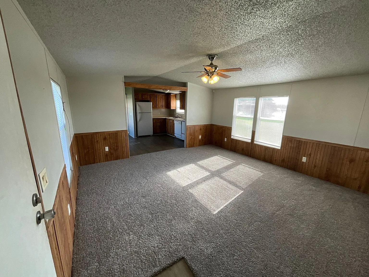 3 bed, 980 sqft, $1,100 — Photo 2