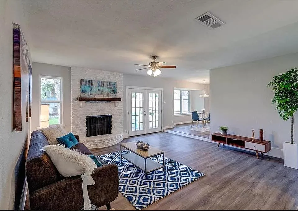 10100 Oak Hollow Cir
